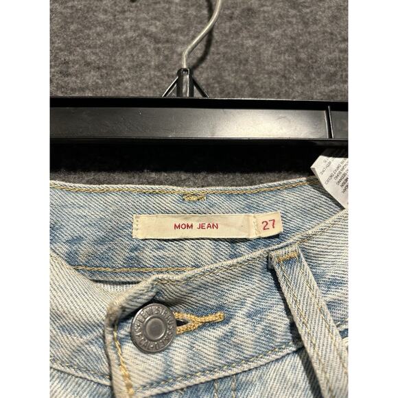 Levi's Womens Jeans Size 27x25 Blue Denim Mom Jeans Cotton Denim Light Wash - Picture 7 of 9